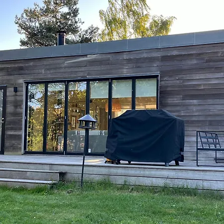 Dom wakacyjny Indoor And Outdoor Life In Simple Design Gem